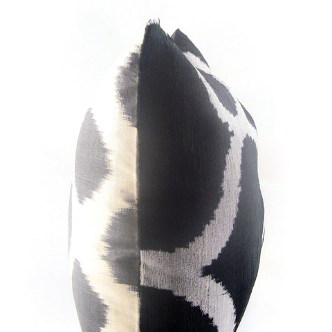 Nokta Ikat & Velvet Pillow